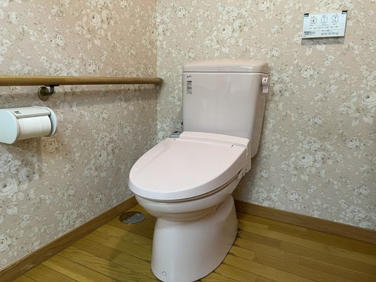 手すり付きトイレ設備