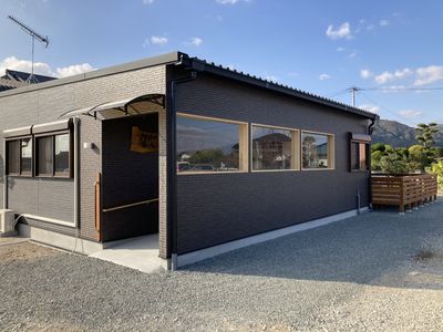モダンな建物の外観
