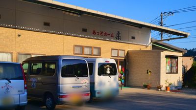 駐車場付の建物外観