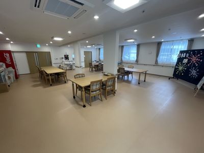広々とした食堂スペース