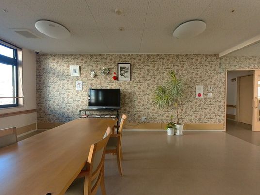 広々としたラウンジ