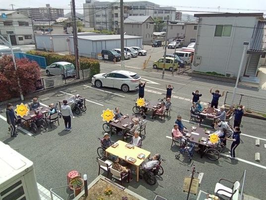 和気あいあい中庭