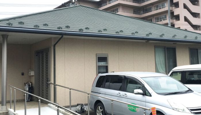 駐車場付きの建物