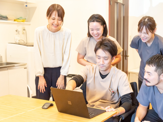 和やかなスタッフ