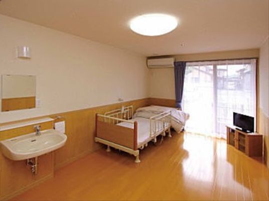 広々とした明るい居室