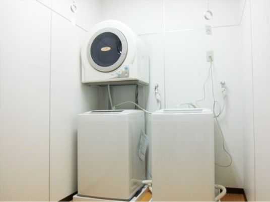 洗濯機と乾燥機の設備