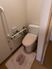 手すり完備のトイレ施設