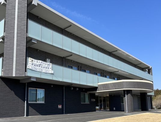 3階建ての建物外観