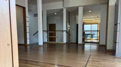 明るい空間の内観
