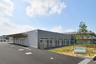 広々とした外観