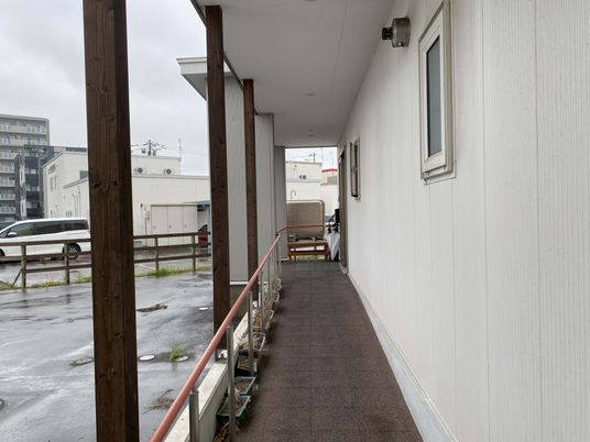 ゆったり通路と手すり