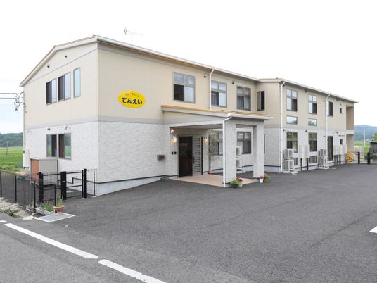 清潔な建物のエントランス