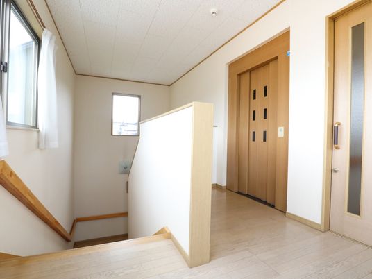 明るく清潔な廊下