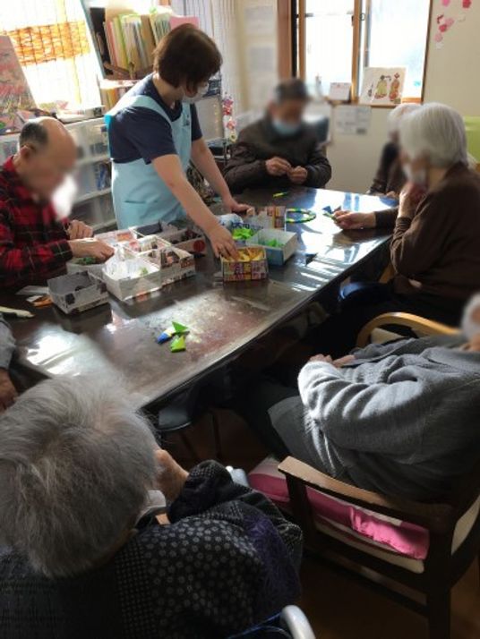 人々が集まる部屋
