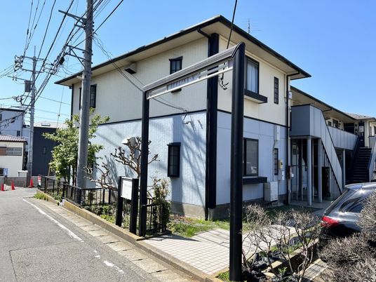 車椅子対応出入口がある外観