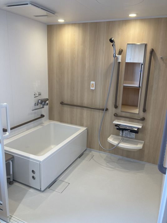 介護職向けの整った浴室