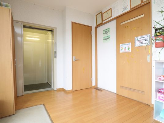 廊下とエレベーター