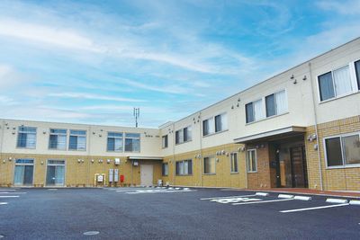 広々とした駐車場