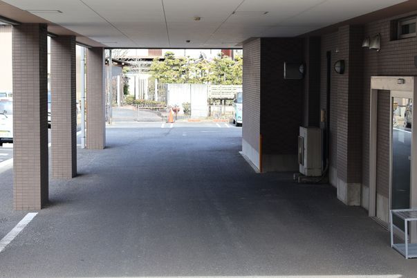 開放的なエントランス