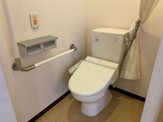 バリアフリー設計のトイレ
