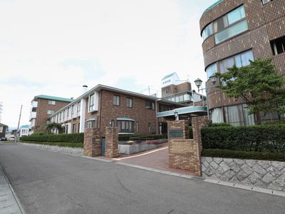 外観の建物と入口