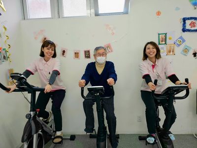 笑顔で運動する部屋