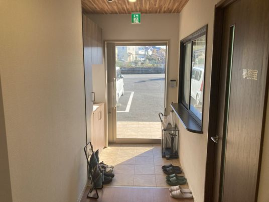 小さな玄関の入口