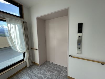 エレベーター付近
