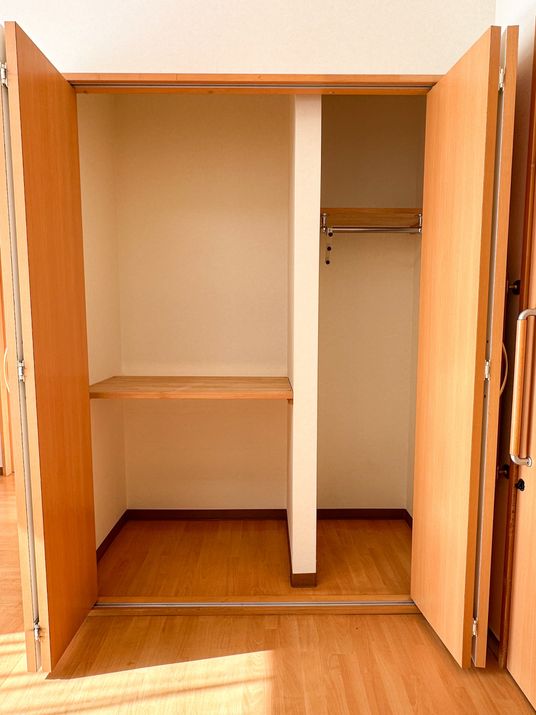 木目調の大型クローゼット