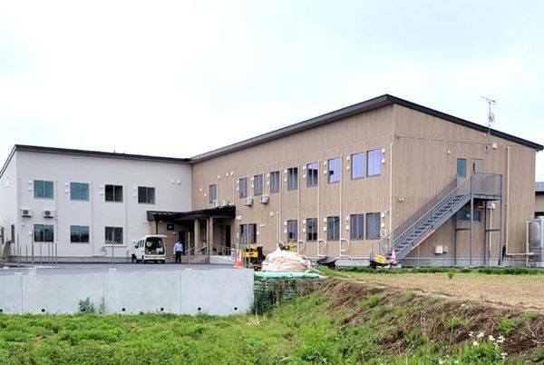 広々とした建物の外観