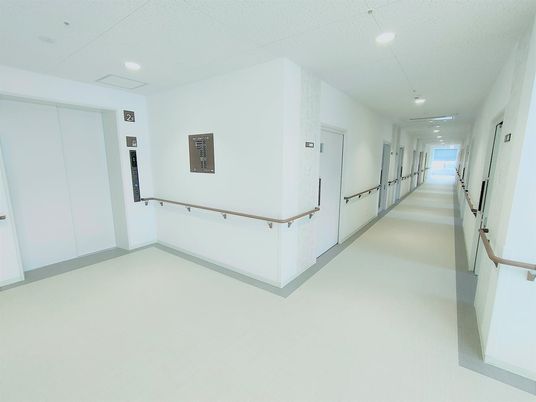 安全な施設の廊下