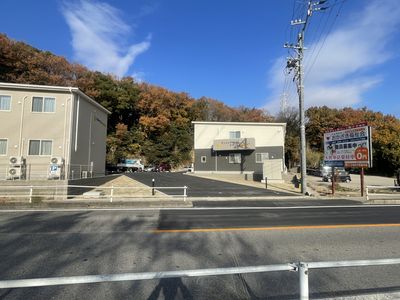 静かな環境の建物外観