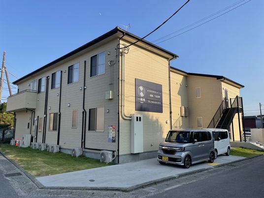 外壁の建物正面