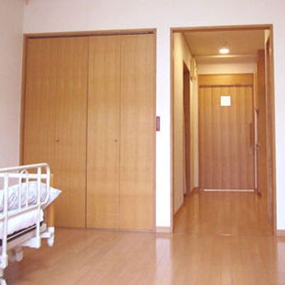 木製のクローゼットの居室