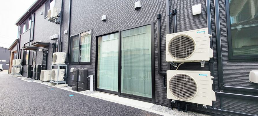 室外機と設備の風景