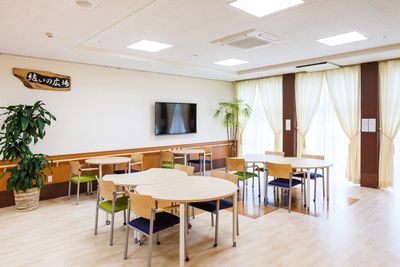 広々とした食堂空間