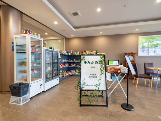 商品の並ぶ売店スペース