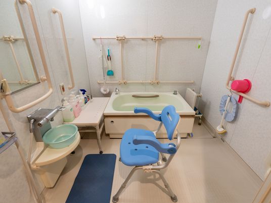 福祉用具が整った浴室  