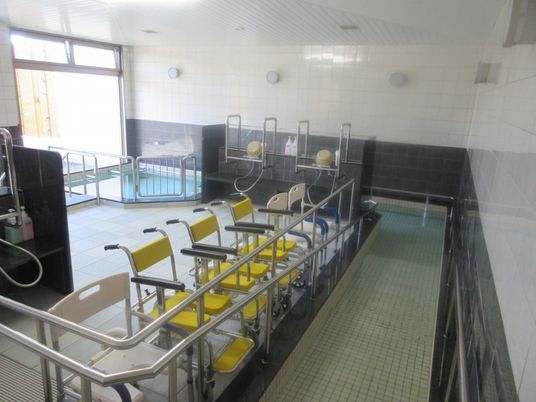 温泉施設の浴室  