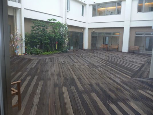 広々とした中庭