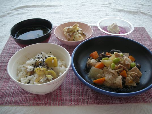 家庭的な料理の盛り付け  
