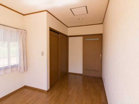 広々とした明るい居室