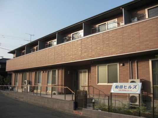 温もりある外観の建物