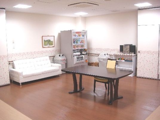 明るく清潔な休憩室