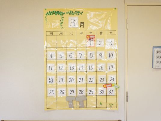 壁掛けの大きなカレンダー