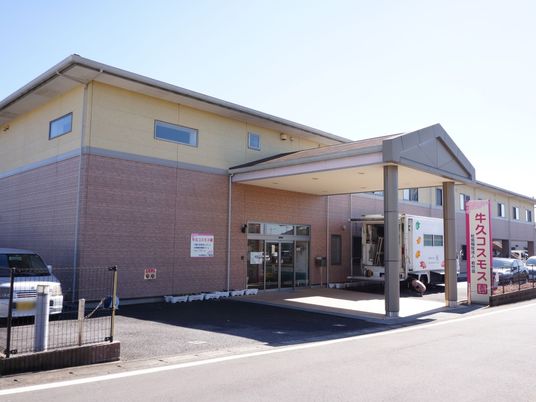 明るく広々した施設エントランス