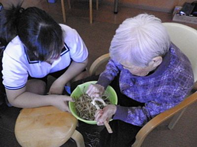 調理作業を行う様子の居室