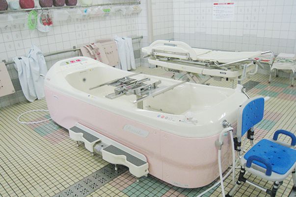 機能的な浴槽の浴室