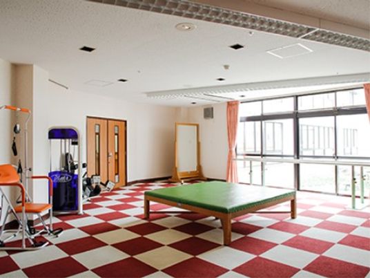 明るいリハビリ室