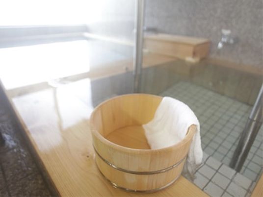 清潔な浴室の洗い場